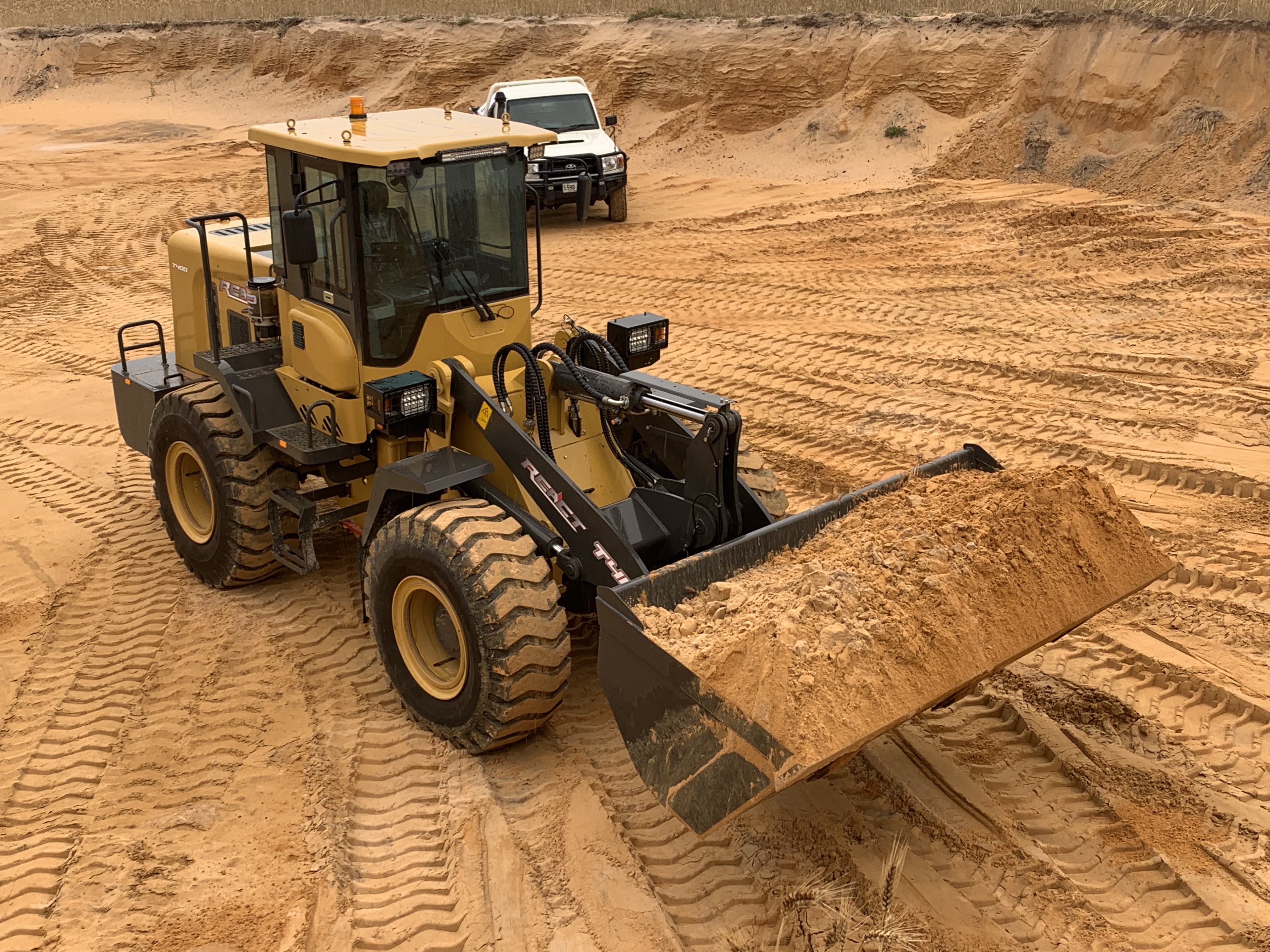 REACT T400 Front Right Heigh